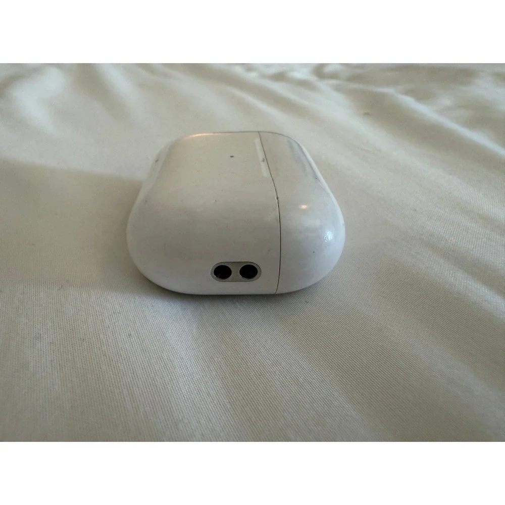 Apple AirPods Pro 2nd Gen Wireless Charging Case Only USB-C White A2968